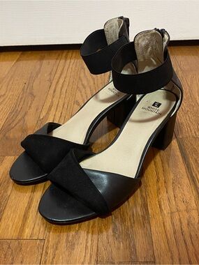 White Mountain Women Vintage Block Heel Ankle-Strap Sandals in Black Size 7.5